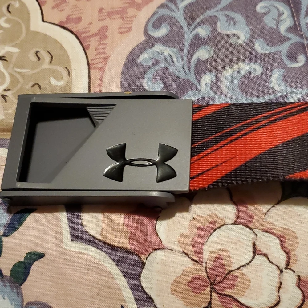 UNDERARMOUR BELT. 36 in.